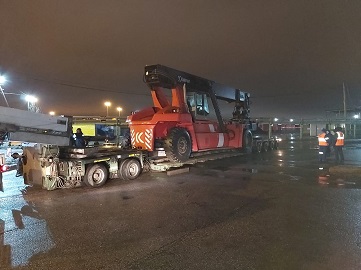 Перебазирование контейнерного погрузчика по Санкт-Петербургу, площадка ТРАНСКОНТЕЙНЕР