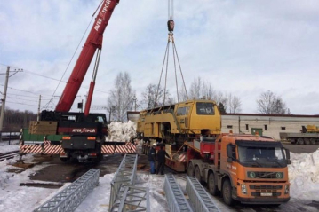 Погрузка поезда на трал с помощью автокрана Liebherr LTM-1250
